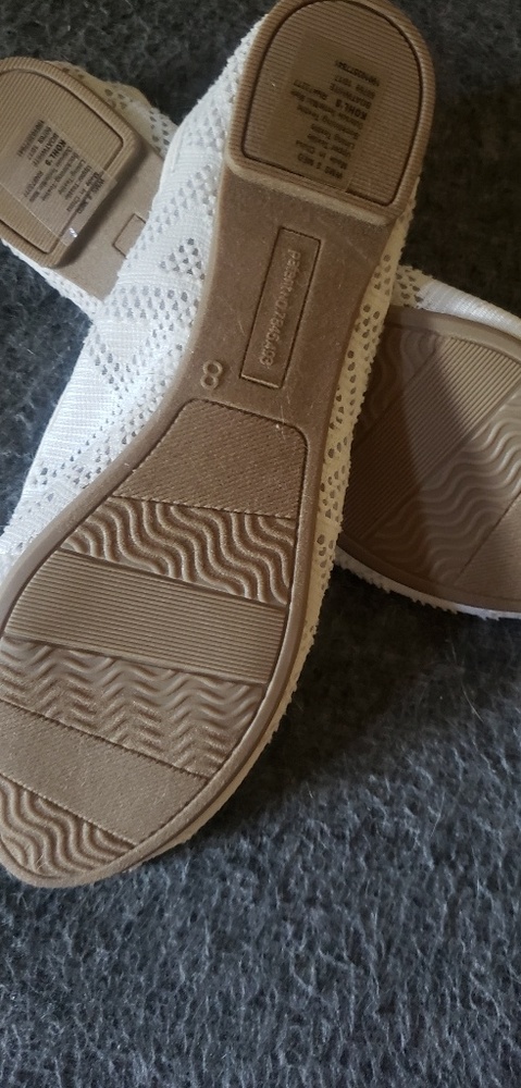 White flats - Picture 2 of 3